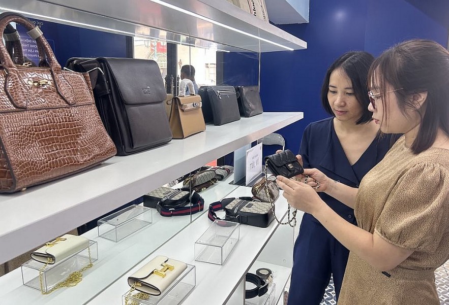 undefined Nhận diện hàng vi phạm trong tháng cao điểm chống gian lận thương mại, hàng giả