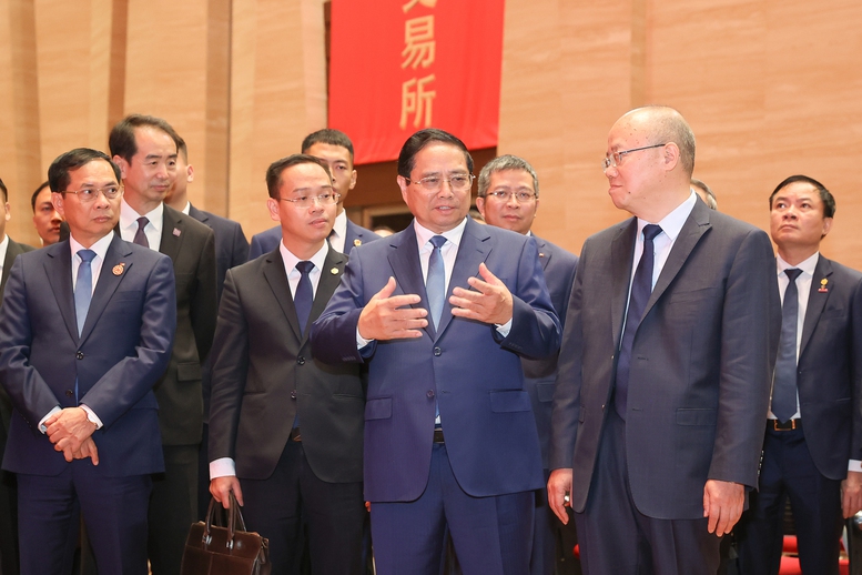 Thủ tướng thăm sàn chứng khoán lớn nhất châu Á, tìm hiểu kinh nghiệm phát triển trung tâm tài chính Thượng Hải- Ảnh 2.