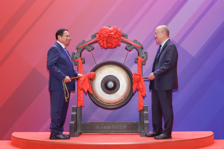 Thủ tướng thăm sàn chứng khoán lớn nhất châu Á, tìm hiểu kinh nghiệm phát triển trung tâm tài chính Thượng Hải- Ảnh 1.