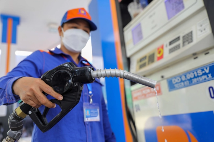 Ngày 27/6: Giá xăng dầu trong nước và thế giới đồng loạt tăng mạnh