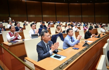 Quốc hội thông qua Nghị quyết về trung tâm tài chính quốc tế