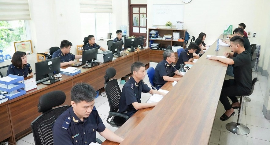 Ngày 1/7: Hải quan thông quan kim ngạch hàng hoá đạt hơn 2,2 tỷ U SD doanh nghiệp