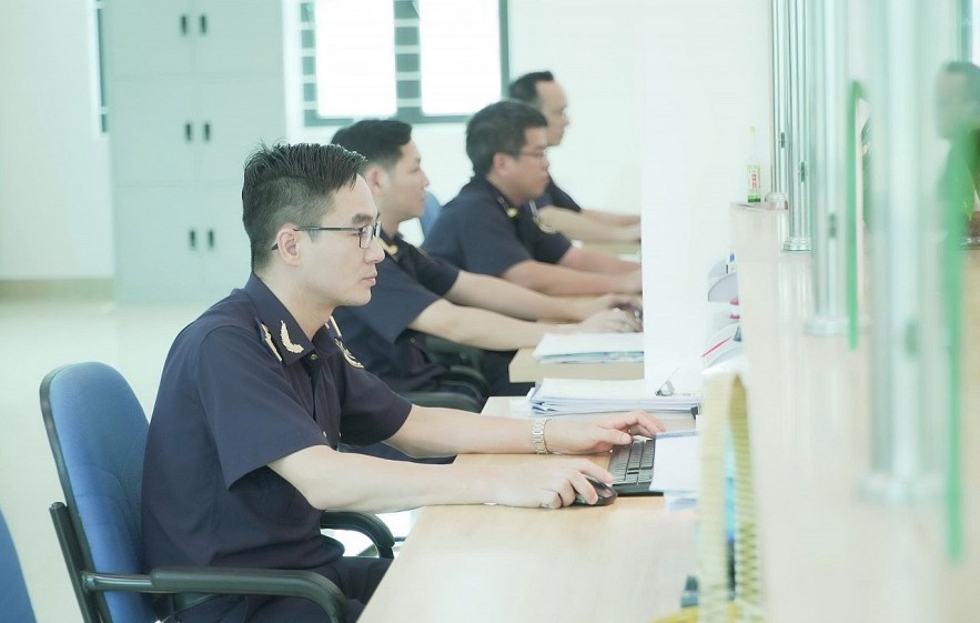 Ngày 1/7: Hải quan thông quan kim ngạch hàng hoá đạt hơn 2,2 tỷ U SD doanh nghiệp