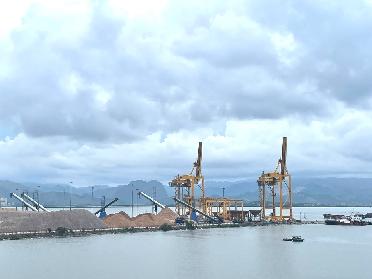 Quảng Ninh tăng tốc vươn lên trở thành trung tâm dịch vụ liên vùng