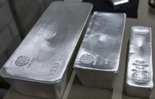 Ngày 9/7: Giá bạc thế giới giảm nhẹ