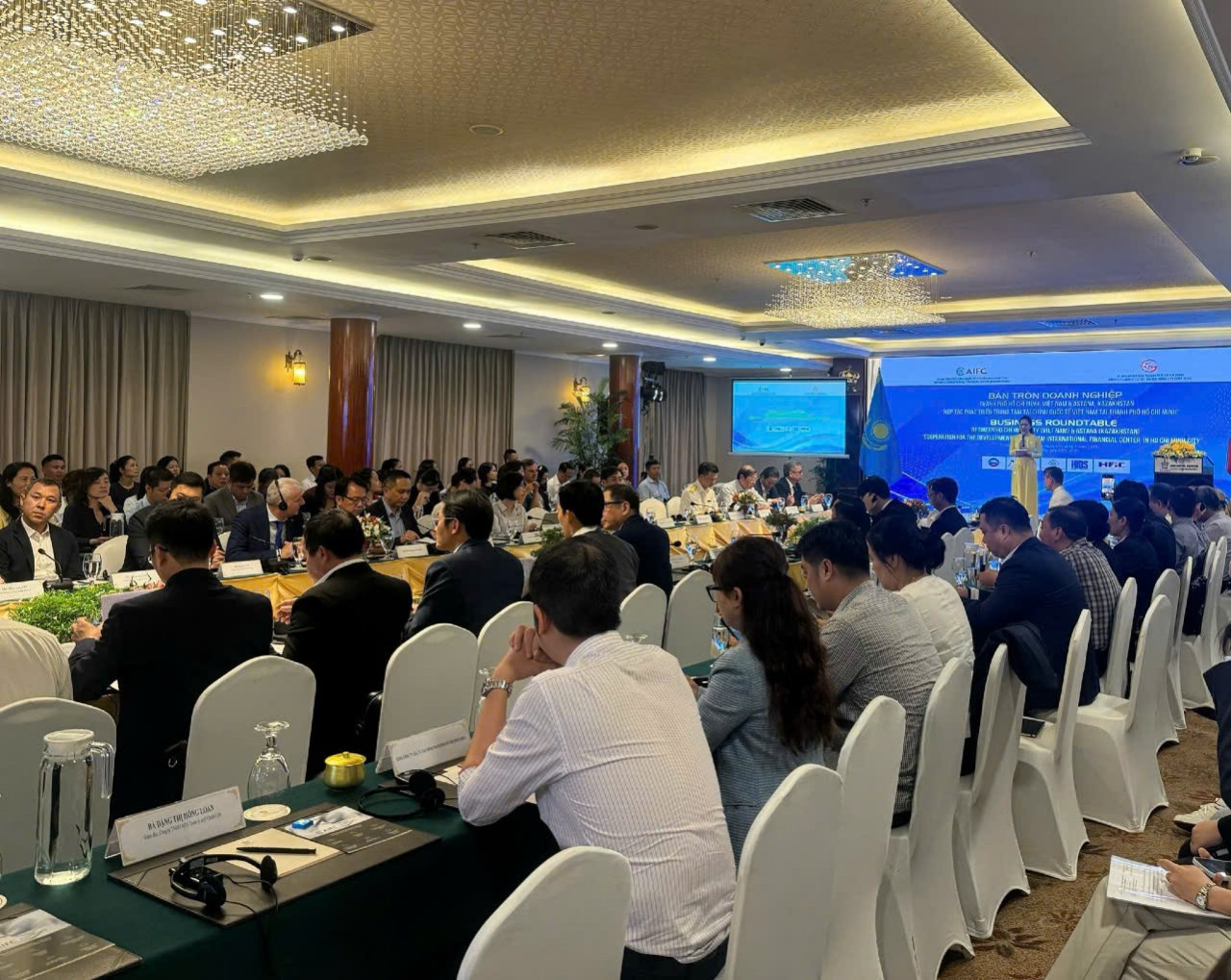 TP. Hồ Chí Minh tổ chức bàn tròn doanh nghiệp hợp tác xây dựng Trung tâm tài chính quốc tế