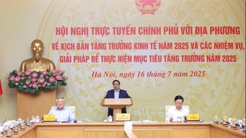 Thủ tướng: Phấn đấu tăng trưởng kinh tế năm 2025 từ 8,3 - 8,5%