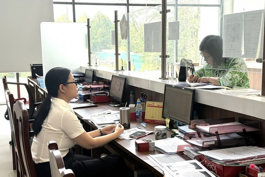 Kê khai nộp thuế tại Thuế Đồng Nai. Ảnh: Đỗ Doãn