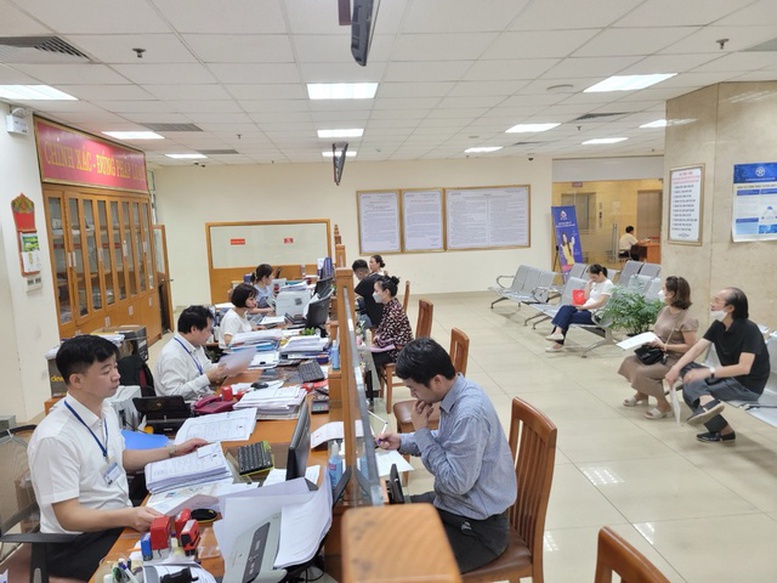 Tập trung tháo gỡ khó khăn trong thực hiện thủ tục hành chính, chuyển đổi số giai đoạn đầu vận hành mô hình chính quyền địa phương 02 cấp- Ảnh 1.