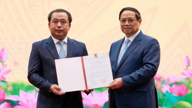 Thủ tướng trao quyết định bổ nhiệm quyền Bộ trưởng Bộ Nông nghiệp và Môi trường