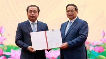 Thủ tướng trao quyết định bổ nhiệm quyền Bộ trưởng Bộ Nông nghiệp và Môi trường