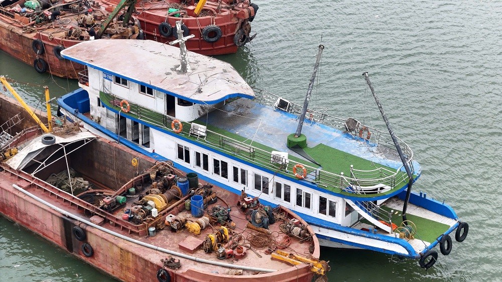 Quảng Ninh vẫn đang tích cực tìm kiếm các nạn nhân vụ đắm tàu trên vịnh Hạ Long