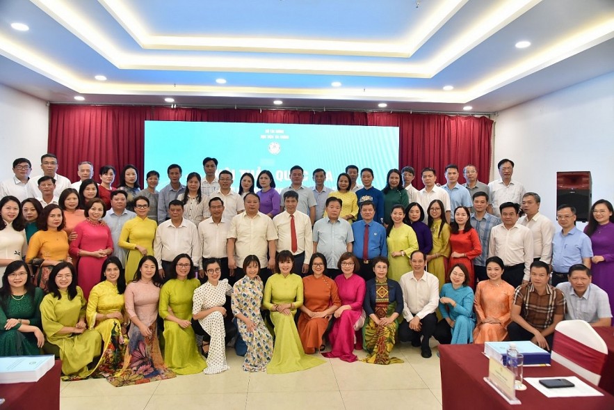 Nữ giới cần phát huy bản lĩnh, sáng tạo để dẫn dắt giáo dục và bảo vệ quyền con người