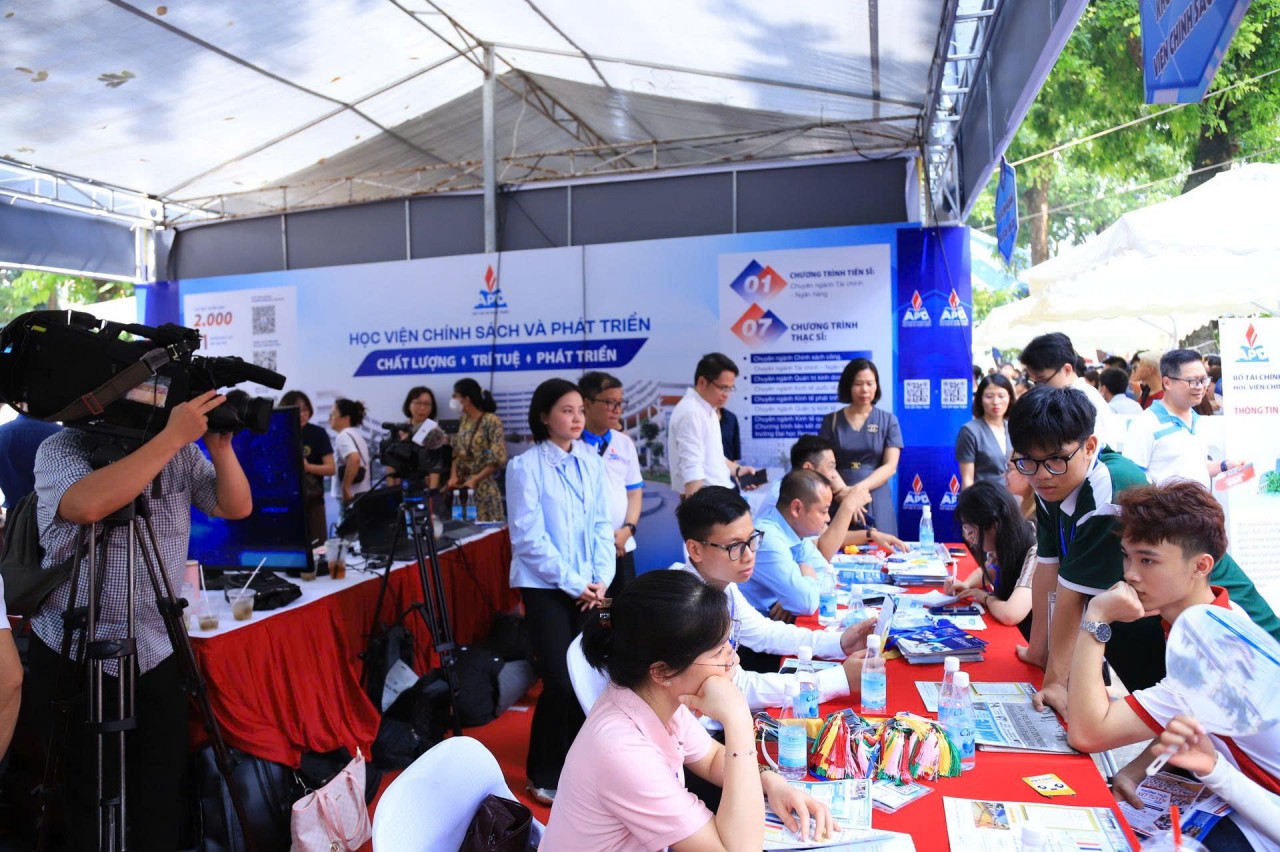 Học viện Chính sách và Phát triển dự báo điểm chuẩn giảm từ 1 - 3 điểm