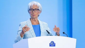 ECB giữ nguyên lãi suất, cảnh báo bất ổn từ thương mại toàn cầu