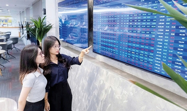 Chứng khoán ngày 30/7: Cổ phiếu ngân hàng dẫn dắt, VN-Index bật tăng trở lại trên mốc 1.500 điểm