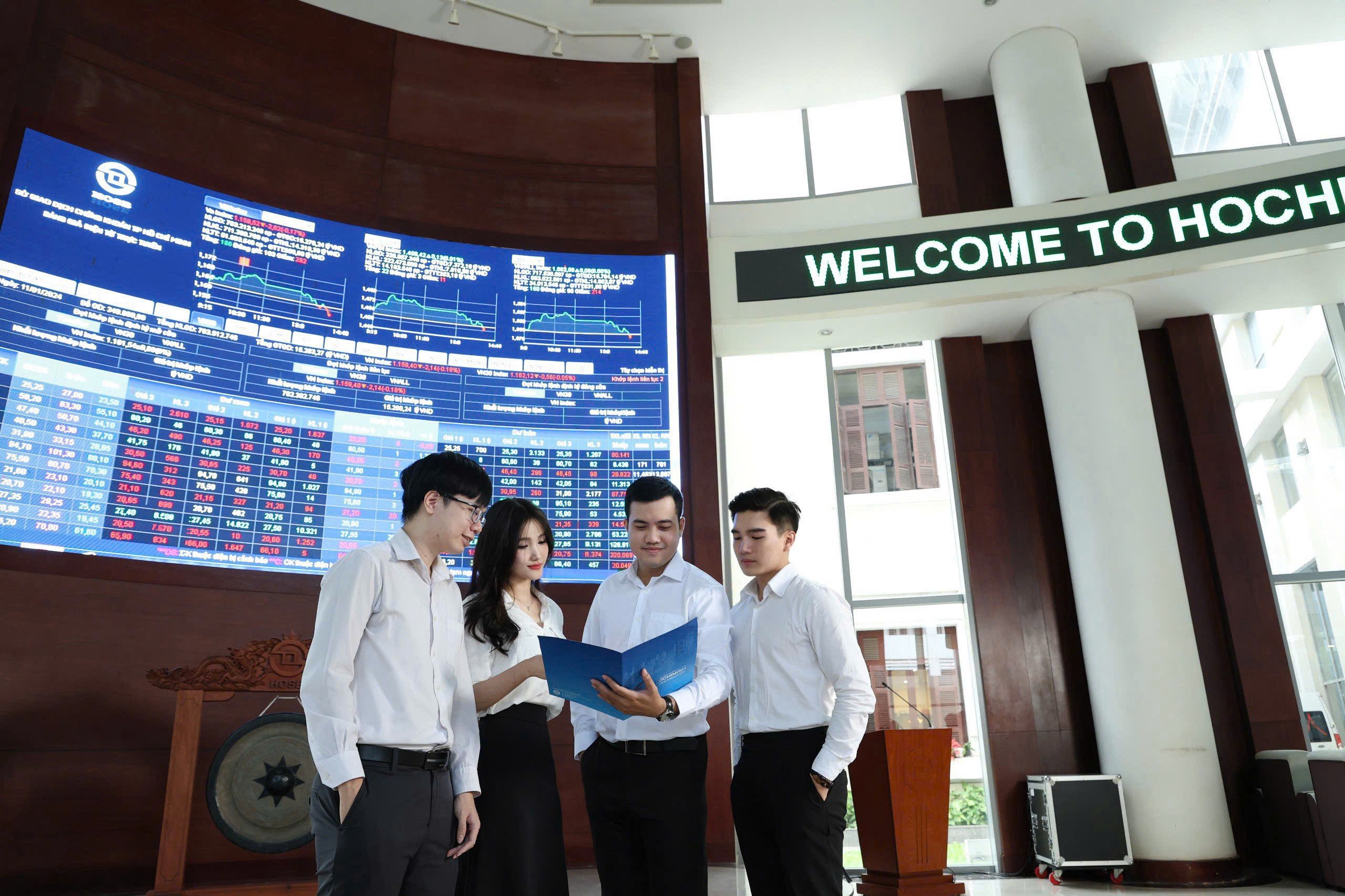 Nhiều cơ hội để thị trường chứng khoán nâng tầm phát triển