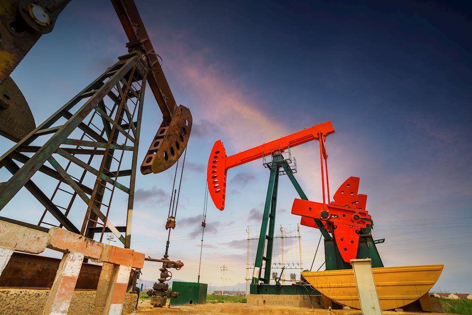 WTI tăng vọt lên trên 70,00 đô la khi cuộc tấn công bằng tên lửa của Iran vào Israel làm dấy lên lo ngại Trên thị trường dầu mỏ toàn cầu