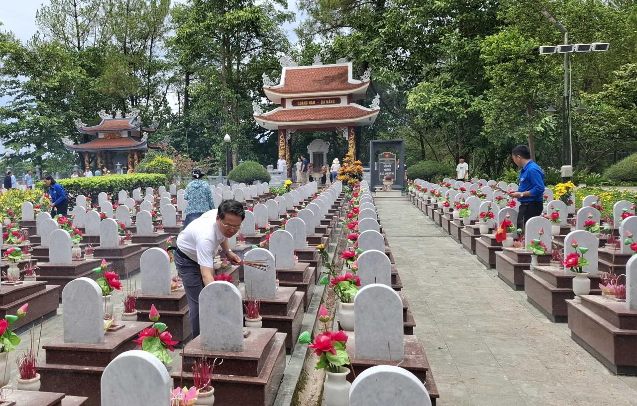 Chi cục Dự trữ Nhà nước khu vực X hành trình “về nguồn” tại Quảng Trị