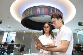 Chứng khoán ngày 28/7: Thanh khoản cao xấp xỉ ngưỡng kỷ lục, VN-Index lập đỉnh lịch sử