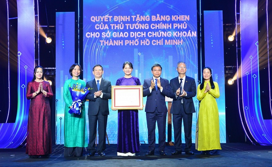 Thị trường chứng khoán là “huyết mạch” của nền kinh tế hiện đại