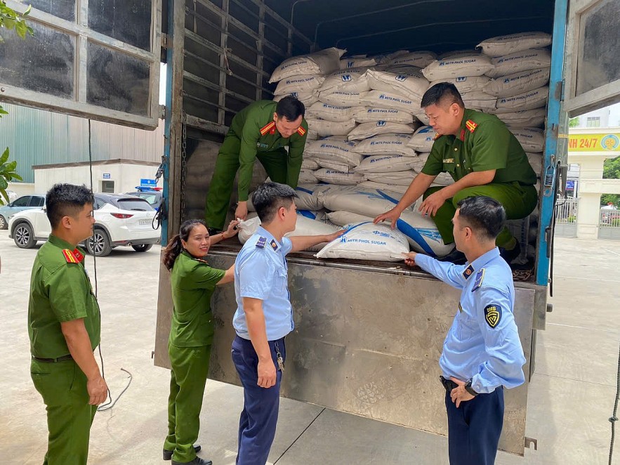 undefined Nghệ An: Phát hiện hơn 3 tấn đường cát nhập lậu