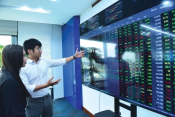 Chứng khoán ngày 18/8: Dòng tiền luân phiên, VN-Index tăng điểm phiên đầu tuần