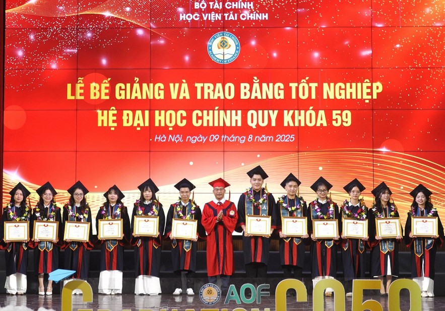 Học viện Tài chính trao bằng tốt nghiệp cho hơn 3.700 tân cử nhân khóa 59
