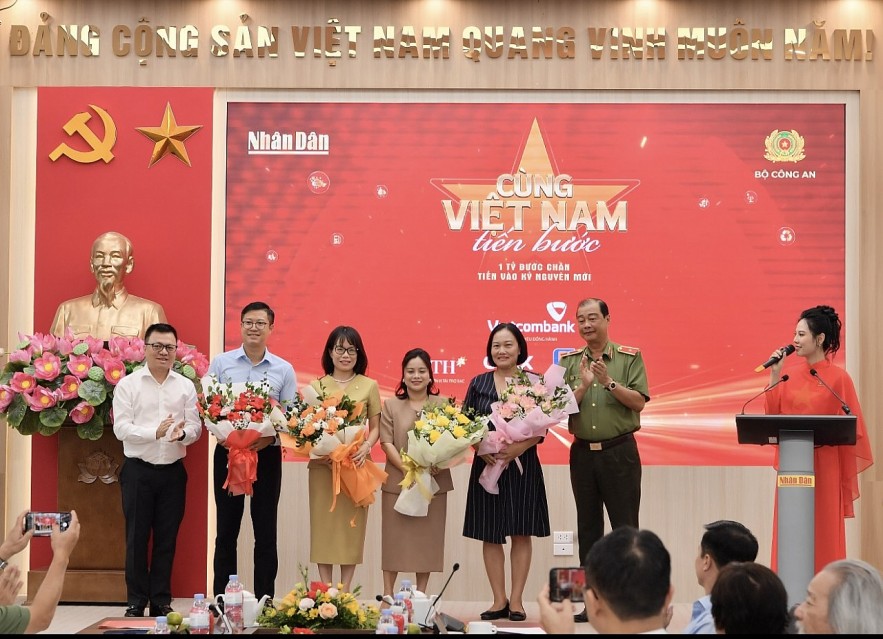 Vietcombank đồng hành với chương trình “Cùng Việt Nam tiến bước”, lan tỏa thông điệp “1 tỷ bước xanh”