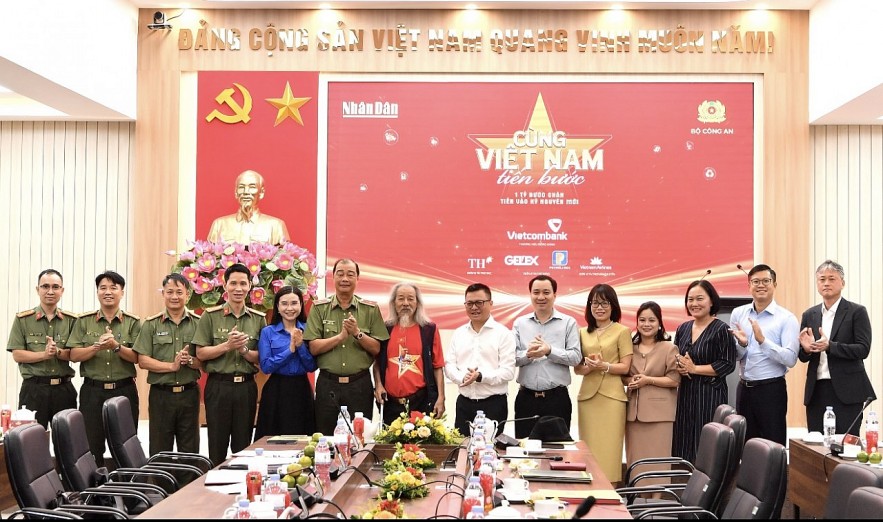 Vietcombank đồng hành với chương trình “Cùng Việt Nam tiến bước”, lan tỏa thông điệp “1 tỷ bước xanh”