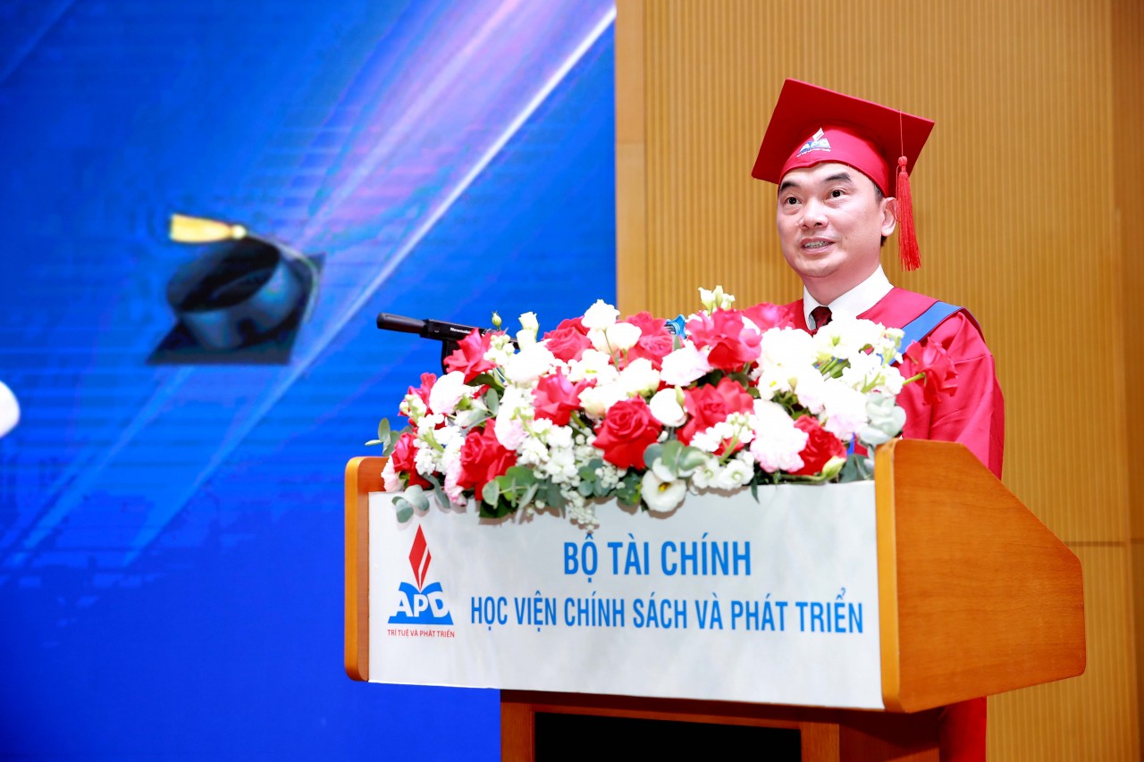 Học viện Chính sách và phát triển trao bằng tốt nghiệp cho hơn 1.268 tân cử nhân