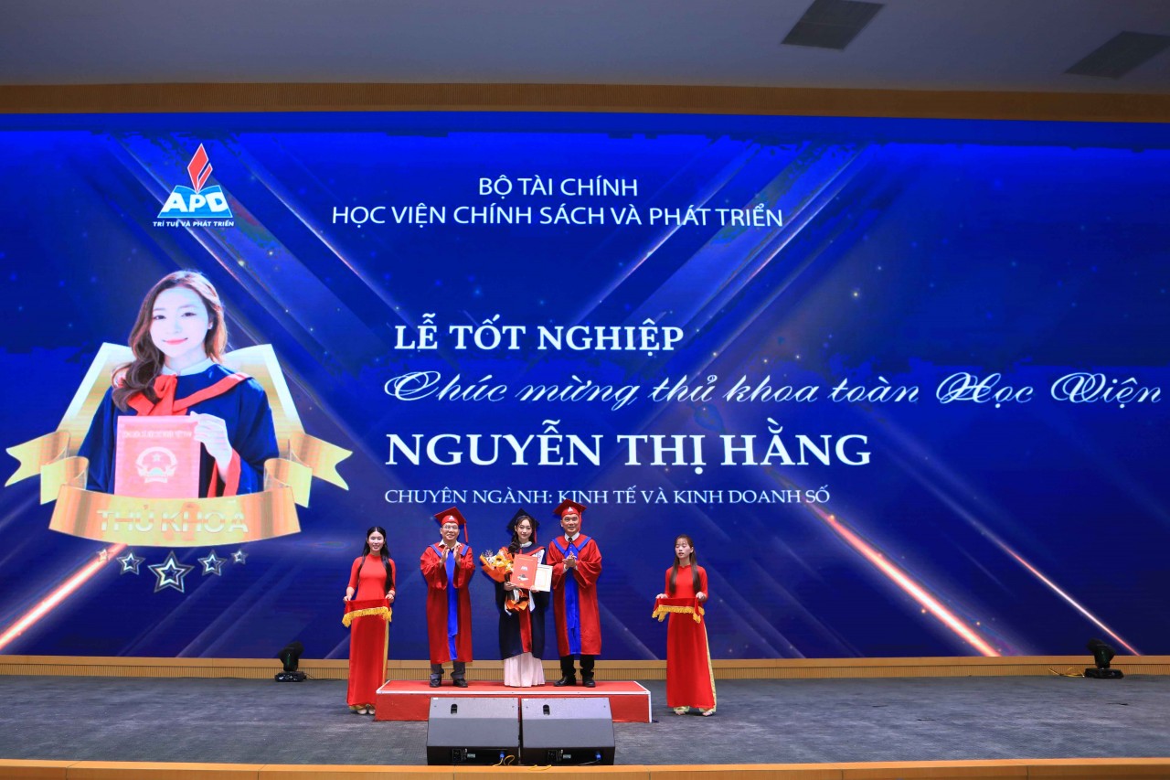 Học viện Chính sách và phát triển trao bằng tốt nghiệp cho hơn 1.268 tân cử nhân