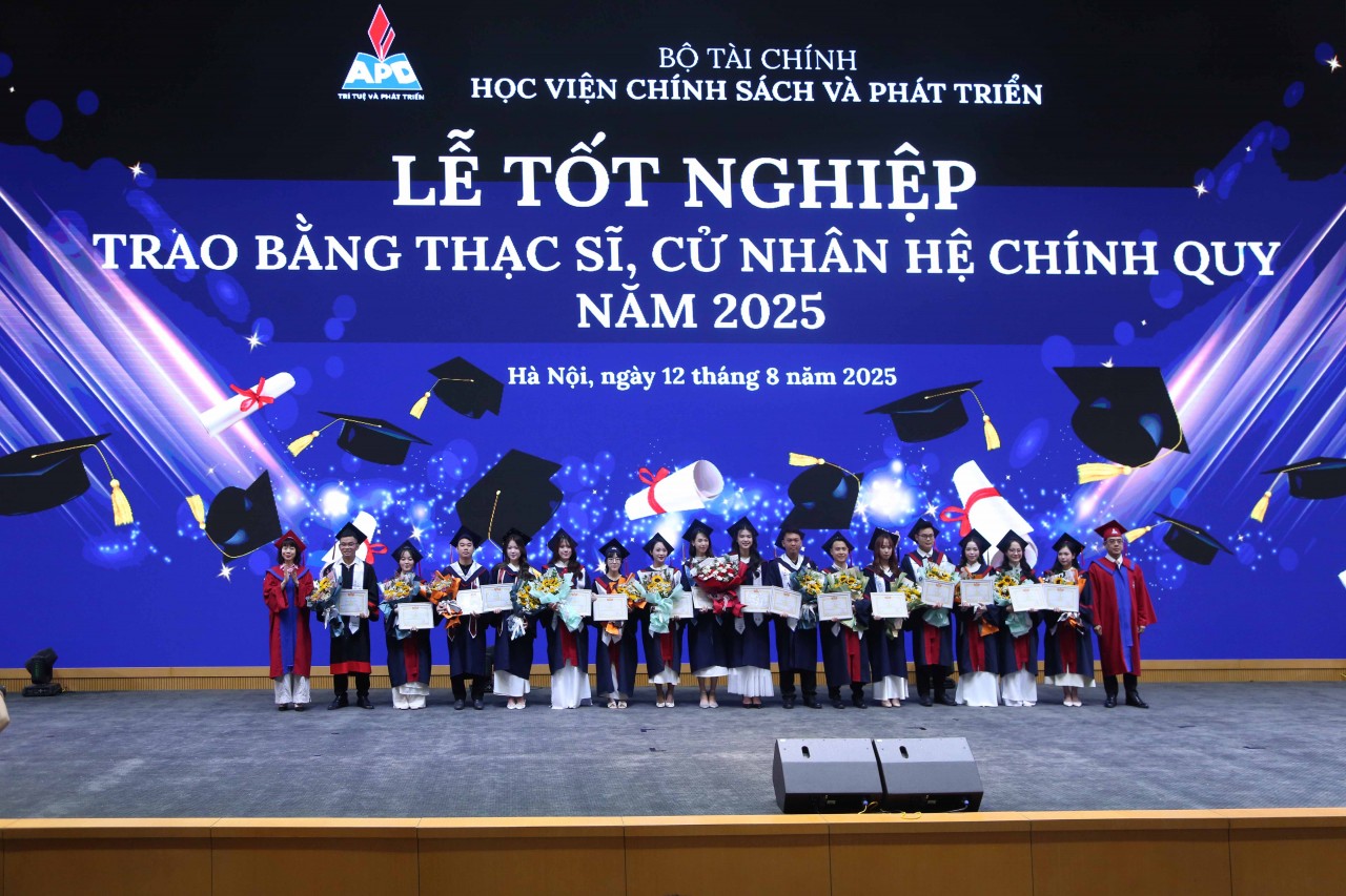 Học viện Chính sách và phát triển trao bằng tốt nghiệp cho hơn 1.268 tân cử nhân