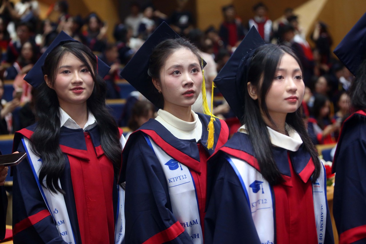 Học viện Chính sách và phát triển trao bằng tốt nghiệp cho hơn 1.268 tân cử nhân