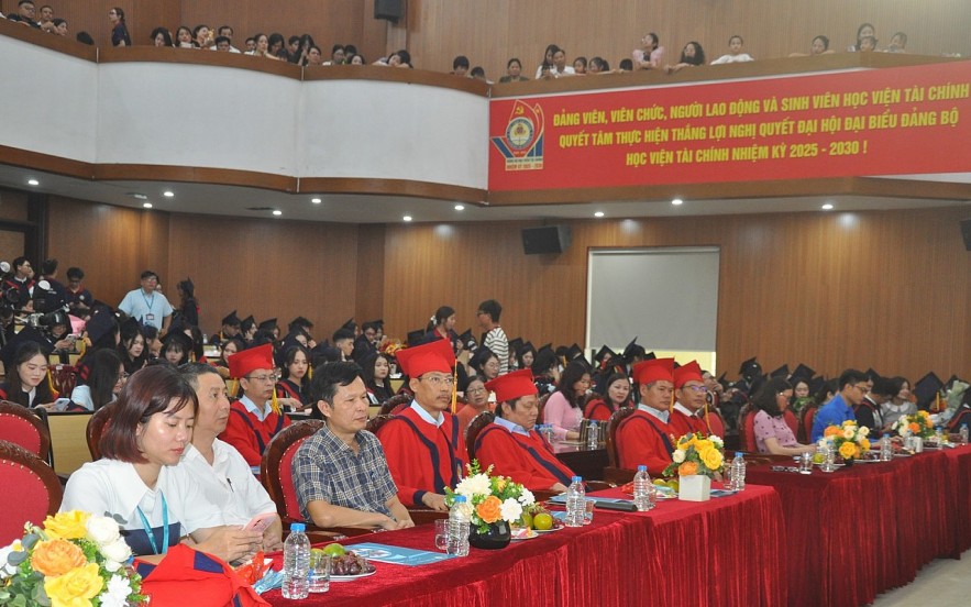Học viện Tài chính: Hơn 72% sinh viên Khoa Thuế và Hải quan khóa 59 tốt nghiệp loại Giỏi và Xuất sắc