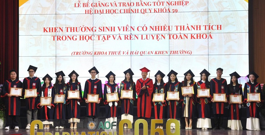 Học viện Tài chính: Hơn 72% sinh viên Khoa Thuế và Hải quan khóa 59 tốt nghiệp loại Giỏi và Xuất sắc