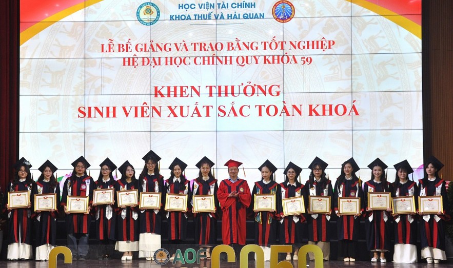 Học viện Tài chính: Hơn 72% sinh viên Khoa Thuế và Hải quan khóa 59 tốt nghiệp loại Giỏi và Xuất sắc