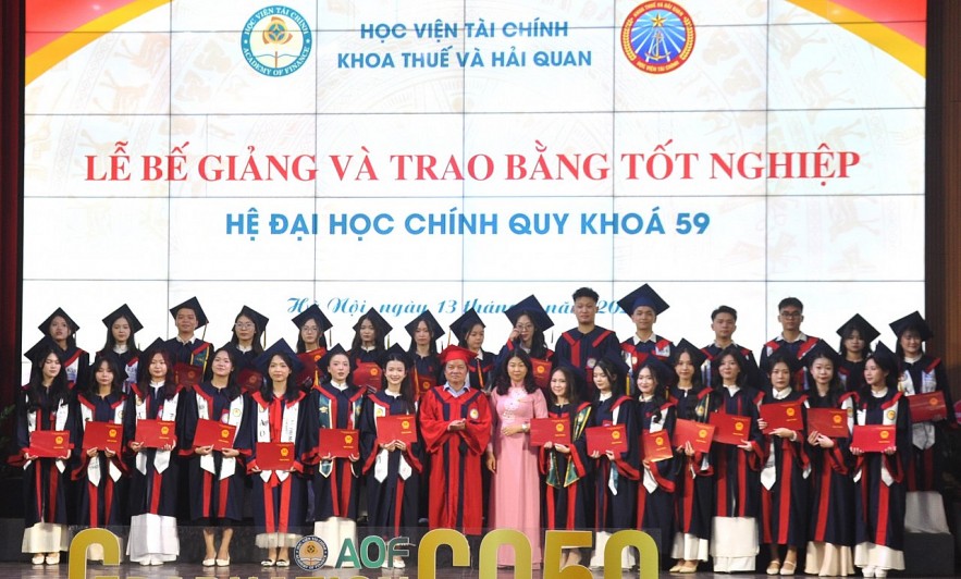 Học viện Tài chính: Hơn 72% sinh viên Khoa Thuế và Hải quan khóa 59 tốt nghiệp loại Giỏi và Xuất sắc