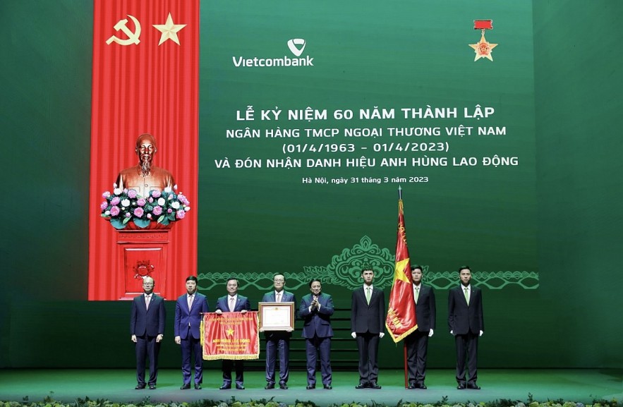 “Vietcombank tiến bước cùng non sông gấm vóc