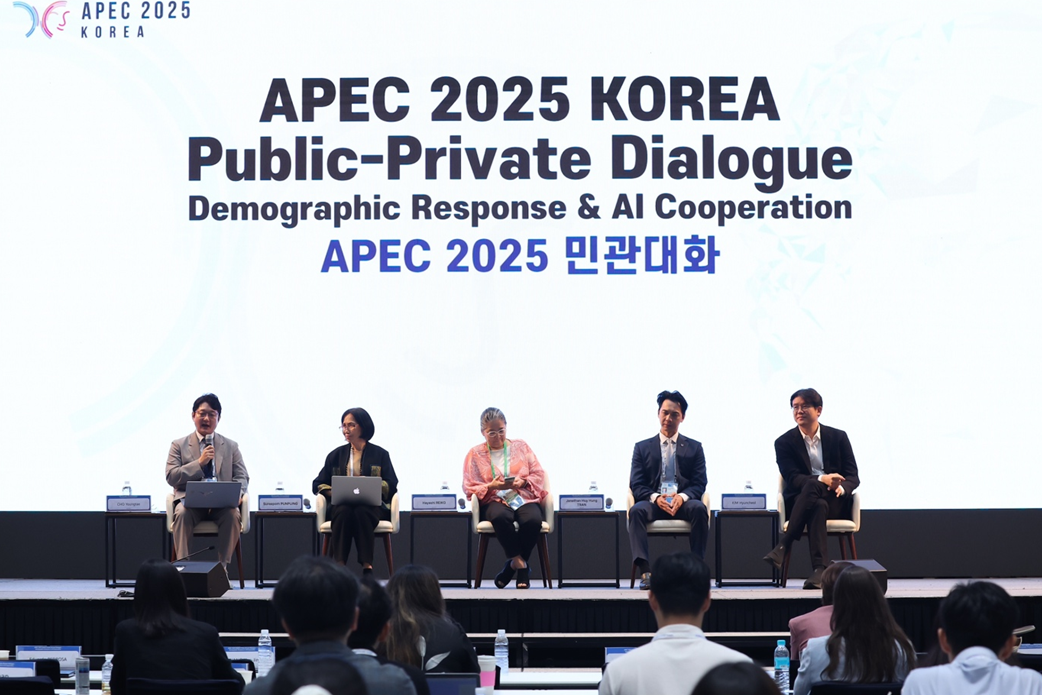 Chủ tịch ACB gợi mở cơ hội từ biến động nhân khẩu học tại Diễn đàn APEC
