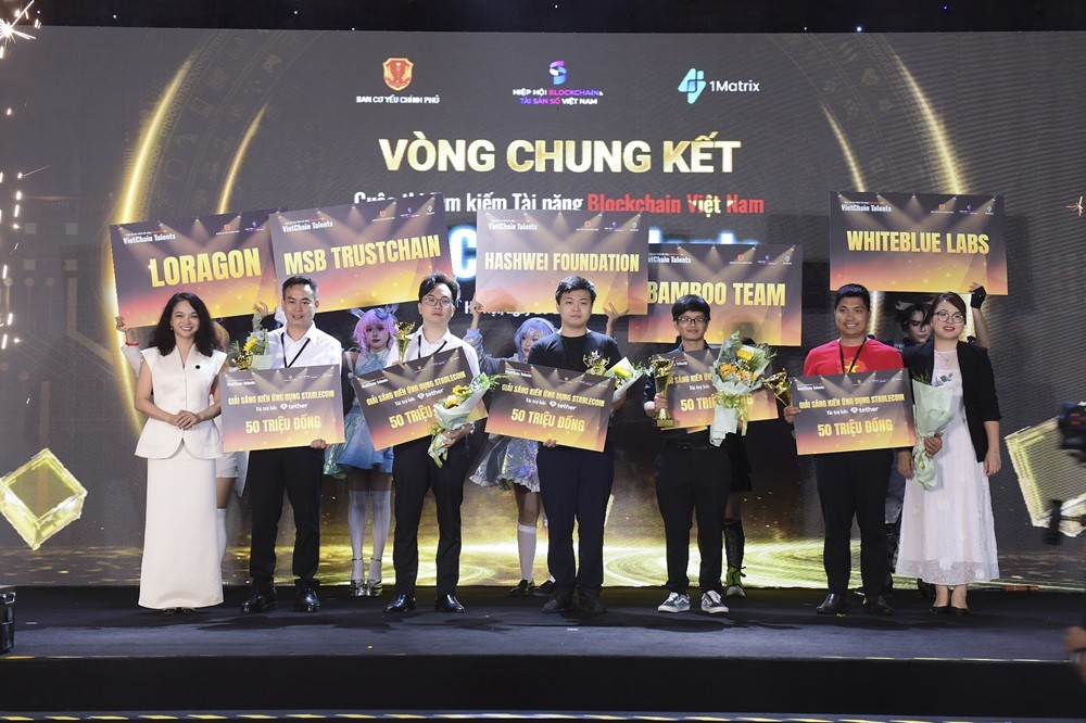 Trao giải cuộc thi tìm kiếm tài năng Blockchain Việt Nam