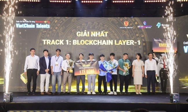 Trao giải cuộc thi tìm kiếm tài năng Blockchain Việt Nam
