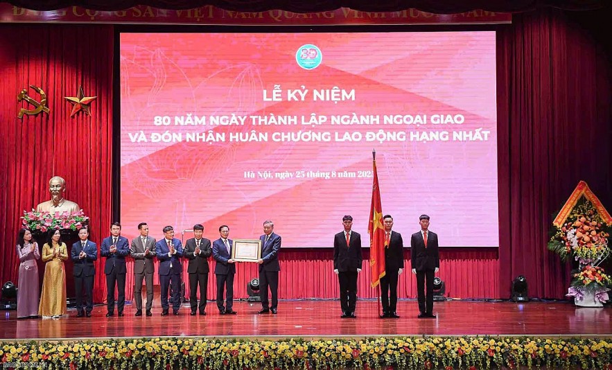Ngoại giao Việt Nam góp phần thắp sáng niềm tin về một thế giới hoà bình, hợp tác và phát triển