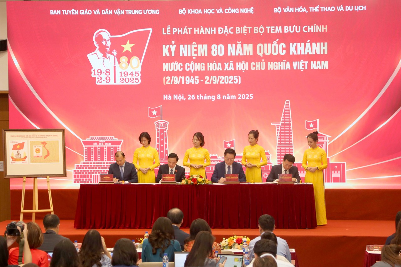 Phát hành bộ tem bưu chính kỷ niệm 80 năm Quốc khánh