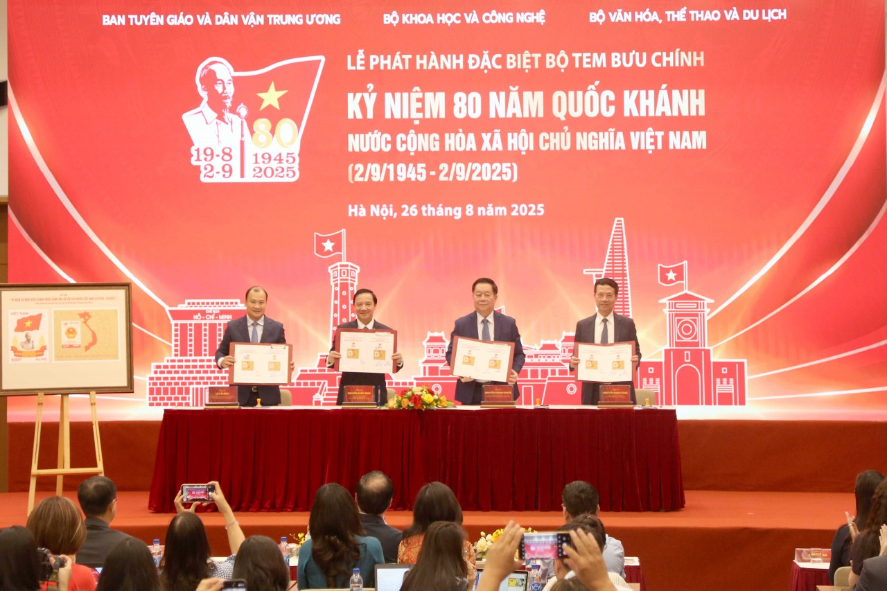 Phát hành bộ tem bưu chính kỷ niệm 80 năm Quốc khánh