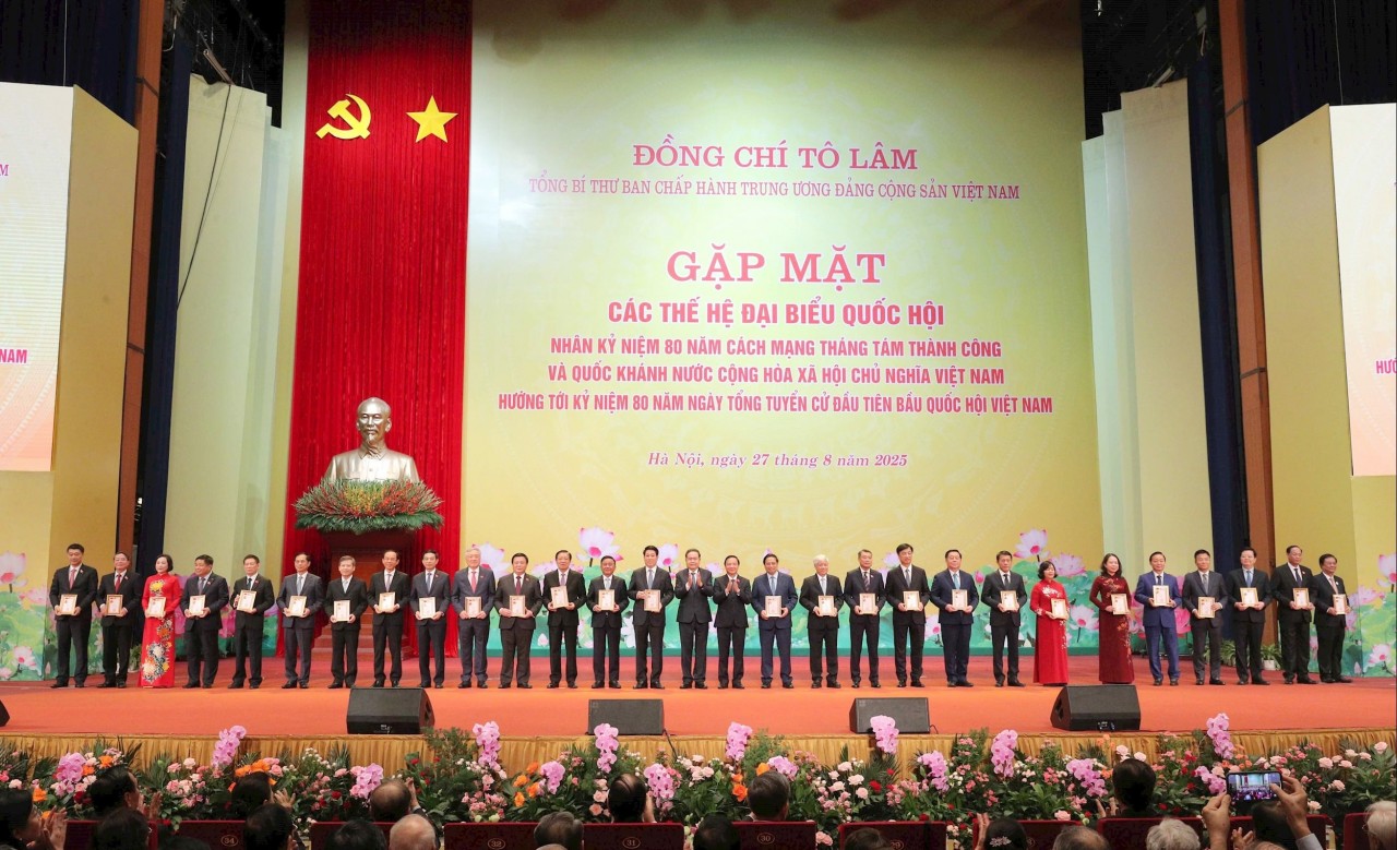 Tổng Bí thư Tô Lâm: Mỗi đạo luật ra đời là một bước tiến của Nhà nước pháp quyền Tổng Bí thư Tô Lâm: Mỗi đạo luật ra đời là một bước tiến của Nhà nước pháp quyền