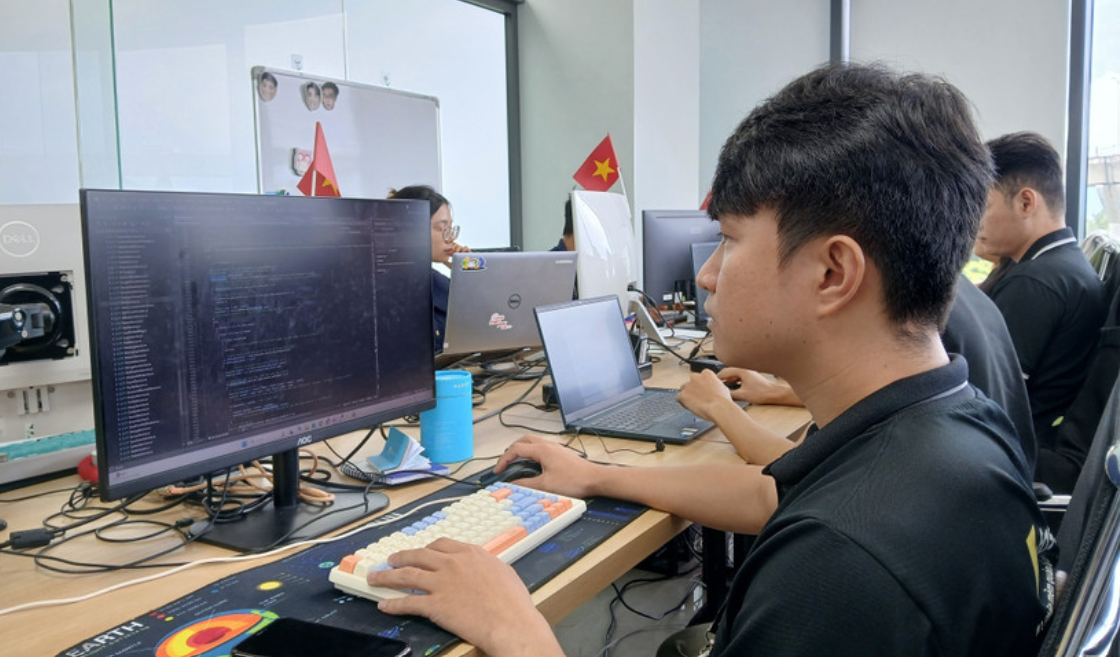 Tổng Bí thư Tô Lâm thăm quan Triển lãm ảnh ‘Quốc hội Việt Nam - 80 năm kế thừa và phát triển