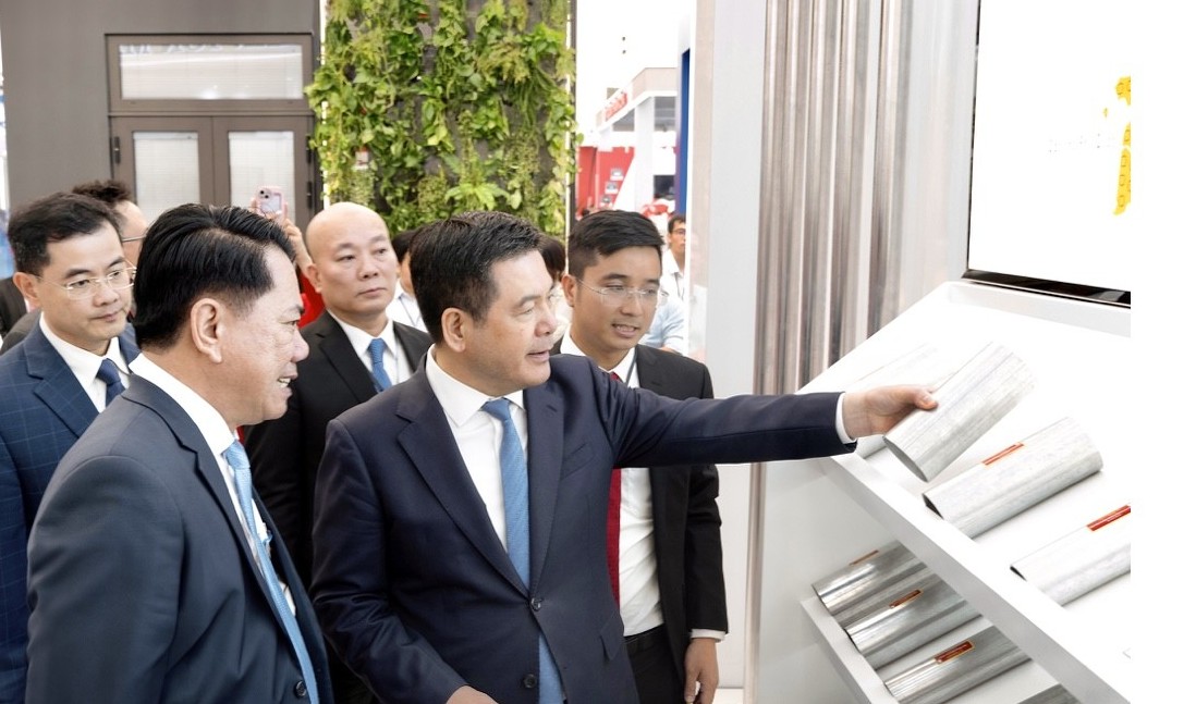 Sản phẩm Hoa Sen thu hút khách tại Triển lãm thành tựu Đất nước 80 năm