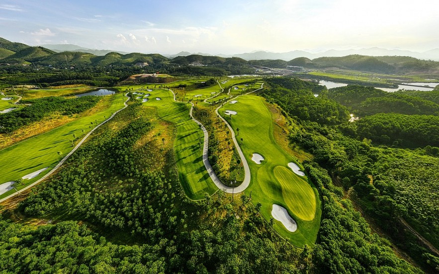 Trải nghiệm đặc quyền golf dành riêng cho khách hàng cao cấp SHB