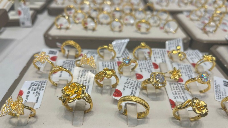 Giá vàng hôm nay (30/8): Tăng phi mã, SJC vượt 129 triệu đồng/lượng